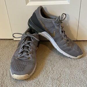 Men's Nike Flywire athletic shoes